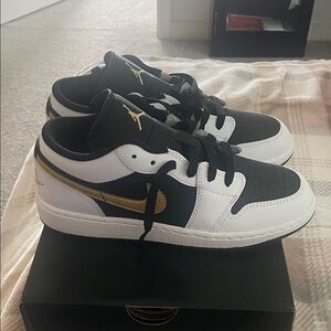 Jordan Kids Sneakers Black White Metallic Gold